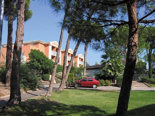 Lagrange Vacances Le Domaine Des Grands Pins Saint-Raphaël Esterno foto
